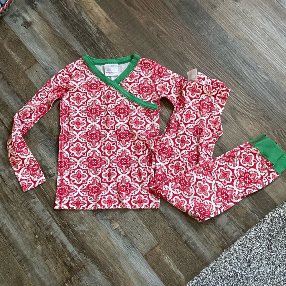 Hanna Andersson Nordic snowflake red and green holiday pajamas 120cm/US 6-7